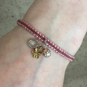 Lucky Trio macrame bracelet two-tone in coral/light brown with lucky charm pendant size adjustable friendship ribbon