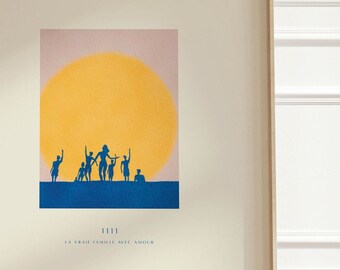 Könnte beinhalten: Ein gerahmter Druck mit einem minimalistischen Design, das eine gelbe Sonne und blaue Silhouetten von Menschen zeigt. Der Text "LES MOULINS A VENT" und "LA VRAIE FAMILLE SONT AMIS" ist unter dem Bild gedruckt.