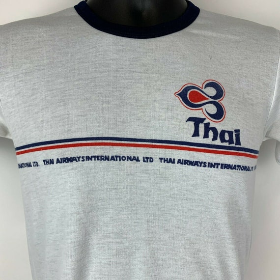 Vintage Thai Airways T Shirt 70s Kleding Meisjeskleding Tops & T-shirts T-shirts T-shirts met print 80s Airline T Shirt Thai Airways Smooth als Zijde Classic Logo Vrouw S maat Petite Size Rare Tourist Tee 