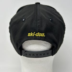 Boné de beisebol vintage Mahowald Sports Ski-Doo dos anos 90, modelo New Prague, com fecho de pressão, preto. imagem 3