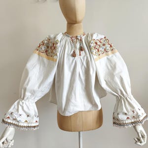 Vintage 1950 Romanian linen folklore floral embroidered blouse natural