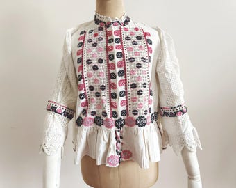 ルーマニア刺繍ハンドメイド民族ブラウスヴィンテージ衣装刺繍Tシャツ