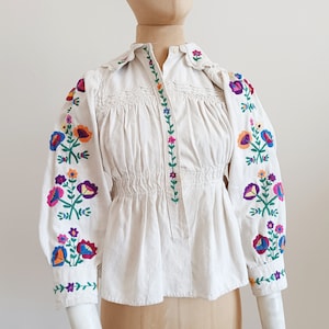 Antique 1940 linen natural bio ethnic floral embroidered Romanian blouse