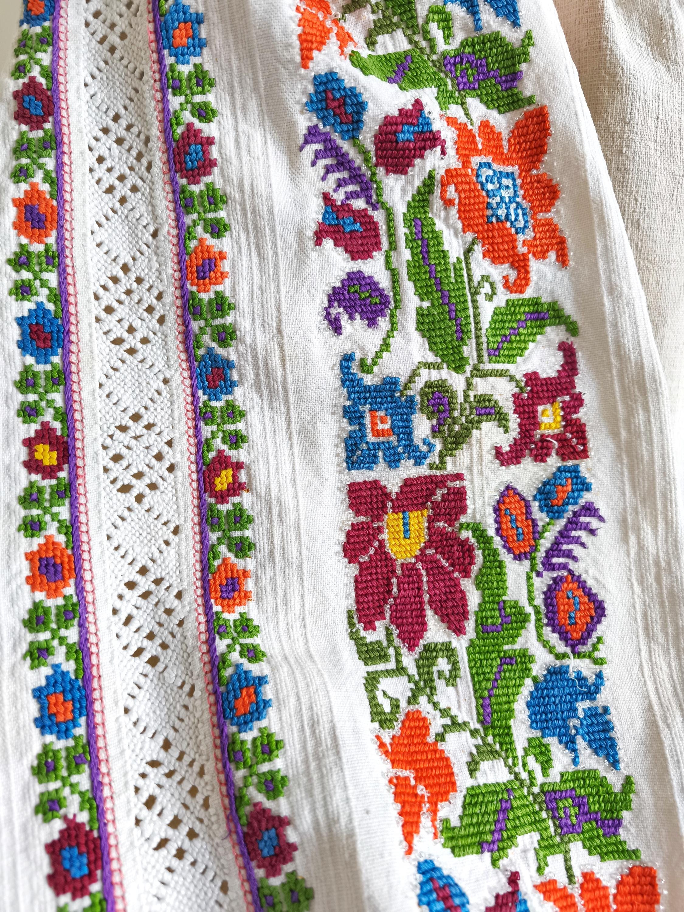 アンティークの花柄クロスステッチ刺繍ルーマニアブラウスフォークロア 