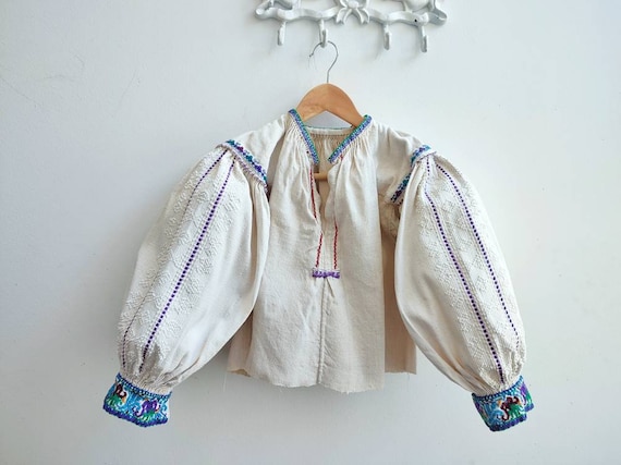 Antique Romanian blouse 3d geometric pattern embr… - image 1