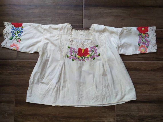 Hungarian vintage embroidered floral blouse from K