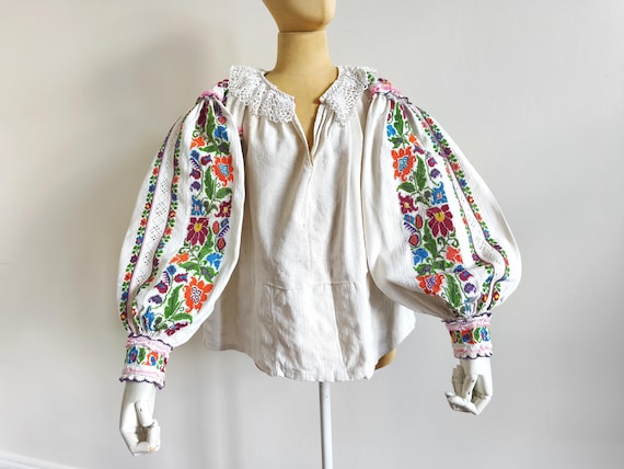 アンティークの花柄クロスステッチ刺繍ルーマニアブラウスフォークロア 