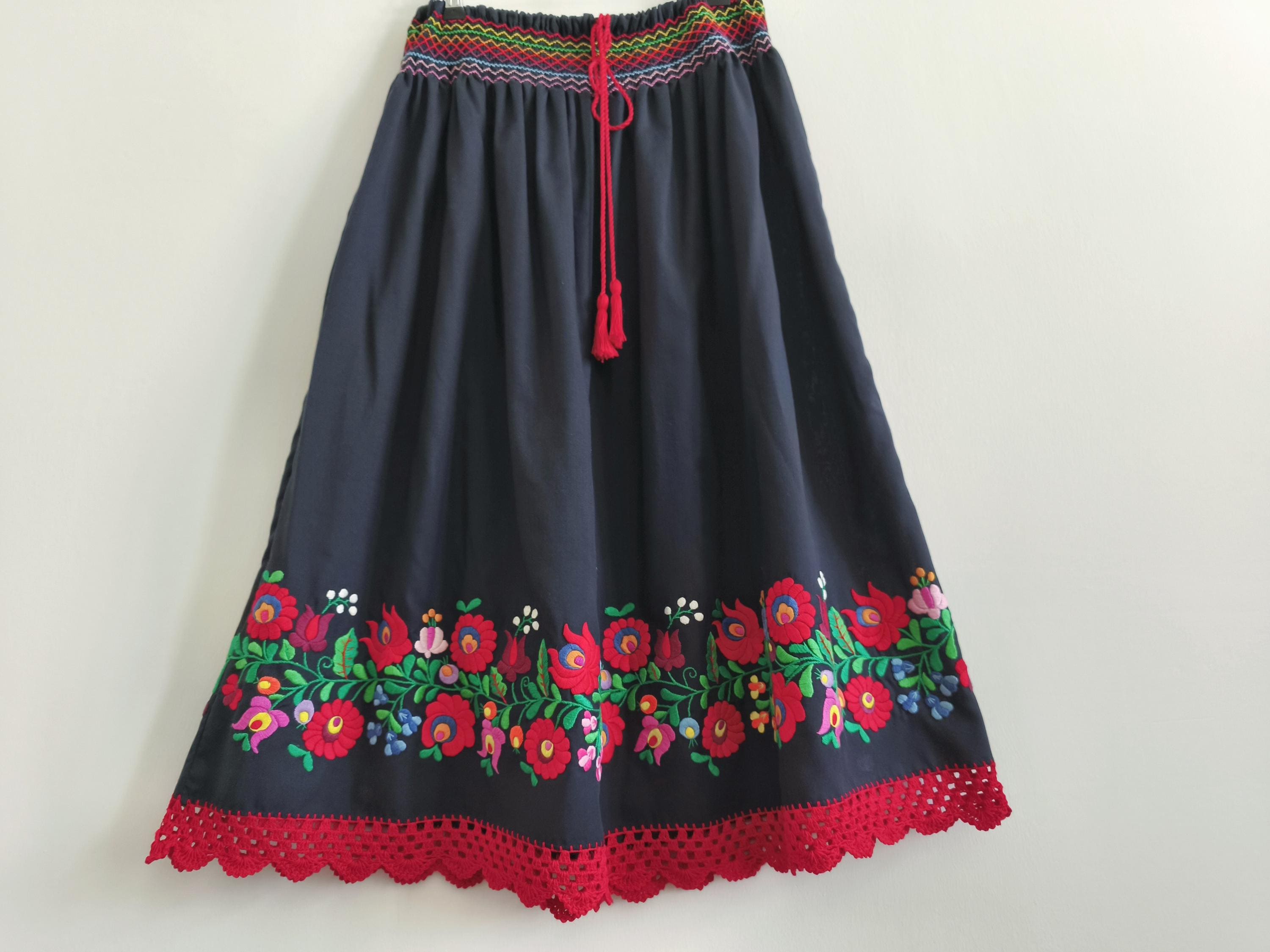 スカート Hungarian vintage embroidery skirt Traditional Hungarian handmade Black and purple embroidery