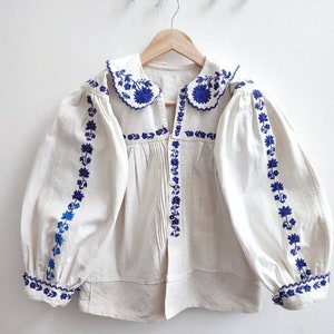 Vintage 1940 Romanian floral embroidered linen blouse