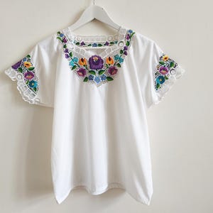 Vintage 1970 sheer Kalocsa Hungarian floral hand embroidered blouse