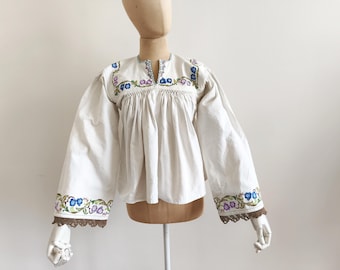 Vintage 1940 rumänische Leinen Folklore Blumen bestickte Bluse Natur