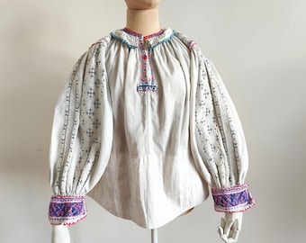 Antique 1930 Romanian puffed sleeve authentic folklore embroidered blouse