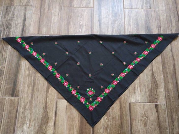 Hungarian Szék Vintage headscarf floral embroidery