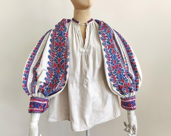 アンティークの花柄クロスステッチ刺繍ルーマニアブラウスフォークロア
