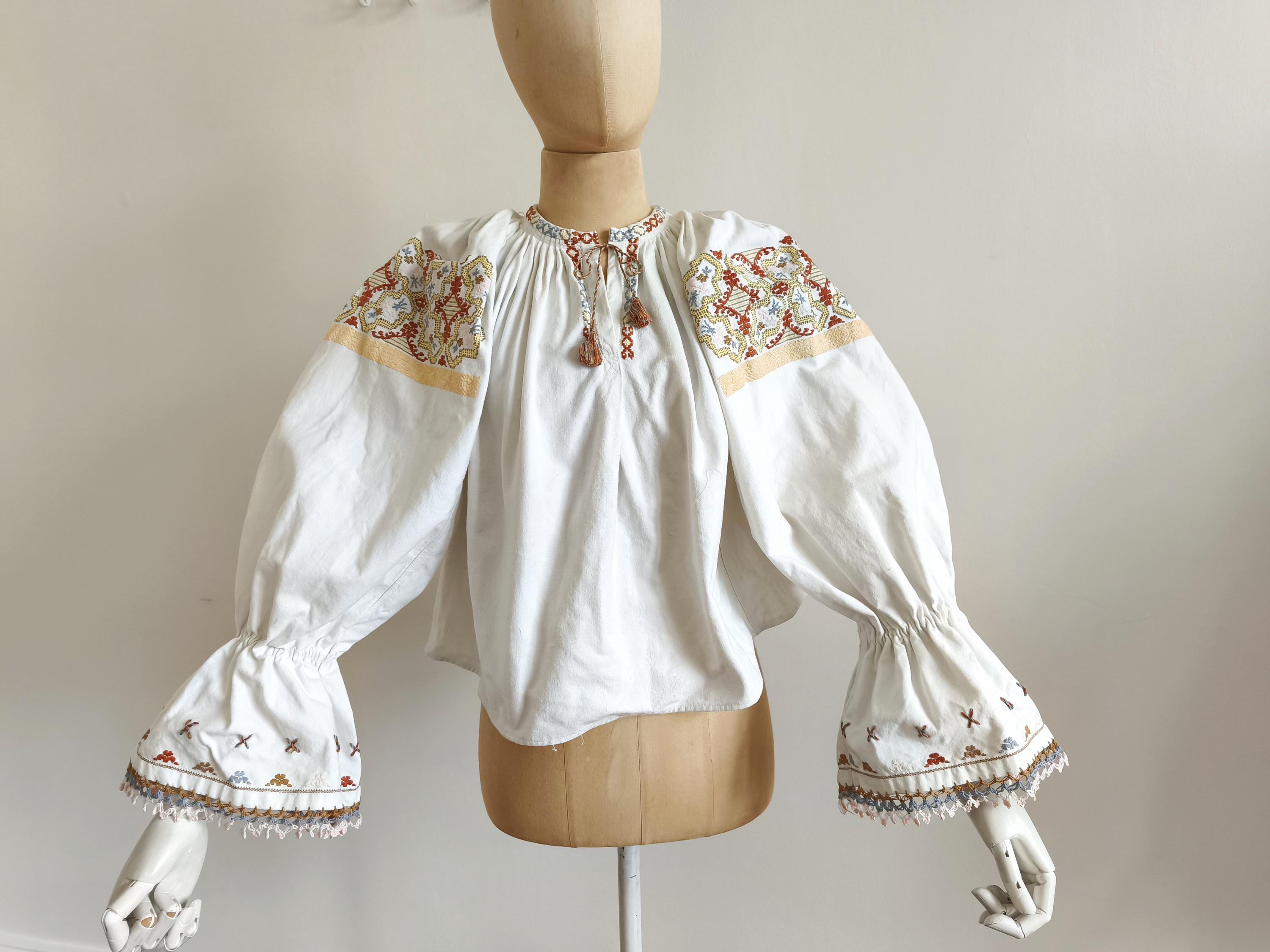 Vintage 1950 Romanian linen folklore floral embroidered blouse natural
