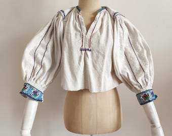 Antieke Roemeense blouse 3D geometrisch geborduurd patroon