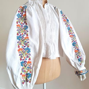 Antique 1940 linen natural bio ethnic floral embroidered Romanian blouse