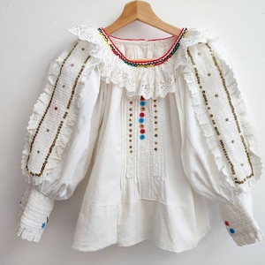 Vintage 1940 lace frilly embroidered blouse Romanian folklore