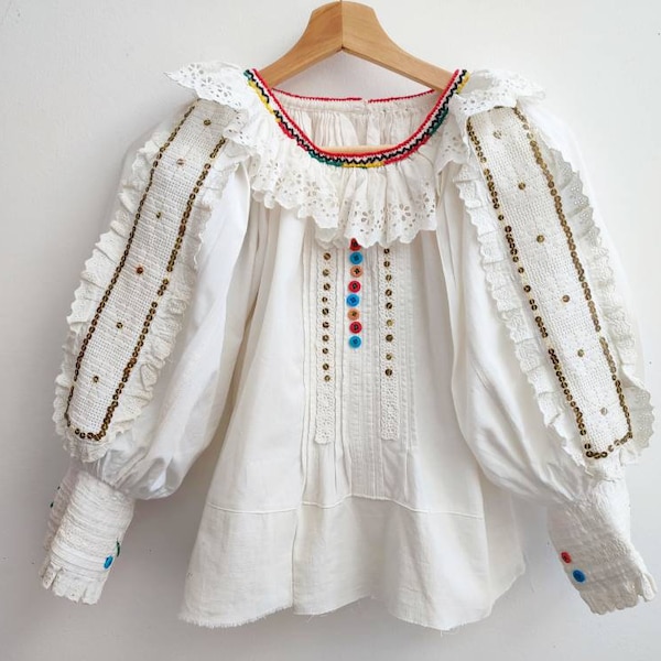 Vintage 1940 lace frilly embroidered blouse Romanian folklore