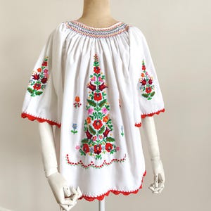 Vintage 1980 Matyo Hungarian floral hand embroidered blouse
