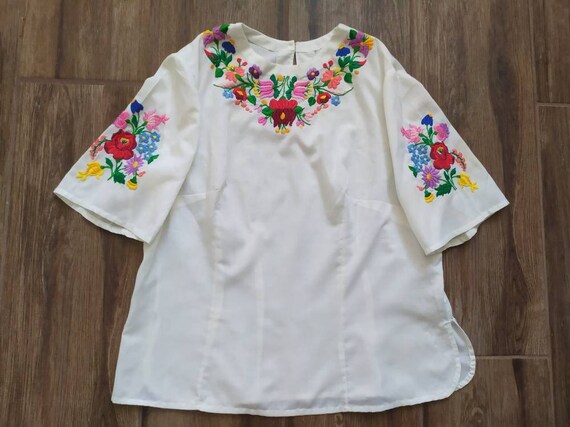 Vintage 1970 Hungarian floral embroidered blouse