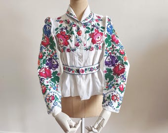 Antique 1940 linen natural bio ethnic floral embroidered Romanian blouse