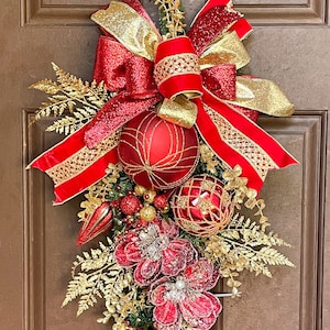 Christmas Swag, Elegant Christmas Swag, Modern Christmas Swag, Christmas Décor, Wreath, Res gold christmas Wreath, Traditional teardrop swag