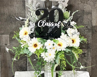 Graduation table decor, graduation centerpiece, graduation part decor, class of 2024, graduation gift idea, graduation decor, graduation