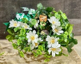 St. Patrick’s day centerpiece, St. Patrick’s day decor, St. Patrick’s day floral arrangement, leprechaun centerpiece, lucky table decor