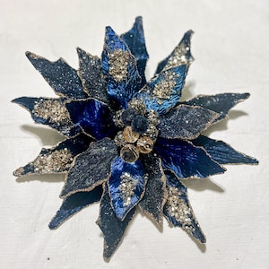 Blauwe kerstster, marineblauwe kerstster, kerststersteel, marineblauwe fluwelen kerstbloem, blauwe bruiloft, verfraaide kerstbloem