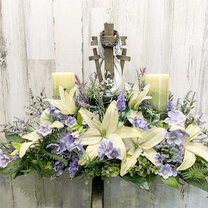 Ostern Herzstück, große Lilie Herzstück, er ist aufgegangen Herzstück, Kreuz Herzstück, großes Blumengesteck, Ostertischdekor, Ostern