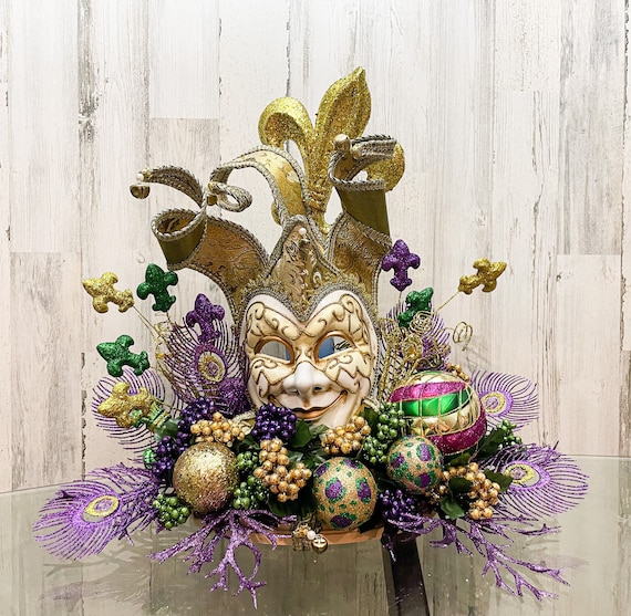Mardi Gras tree topper.  Mardi gras decorations, Mardi gras wreath, Mardi  gras centerpieces