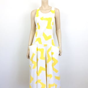 Vintage 1980s AVANT GARDE Yellow & White NOVELTY Print Big Pocket Dress