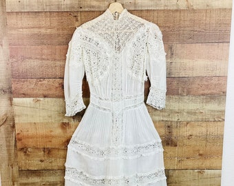 Vintage EDWARDIAN / VICTORIAN White EYELET Cotton & Lace / Pin Tuck Pleats Lawn Dress / Boho Wedding