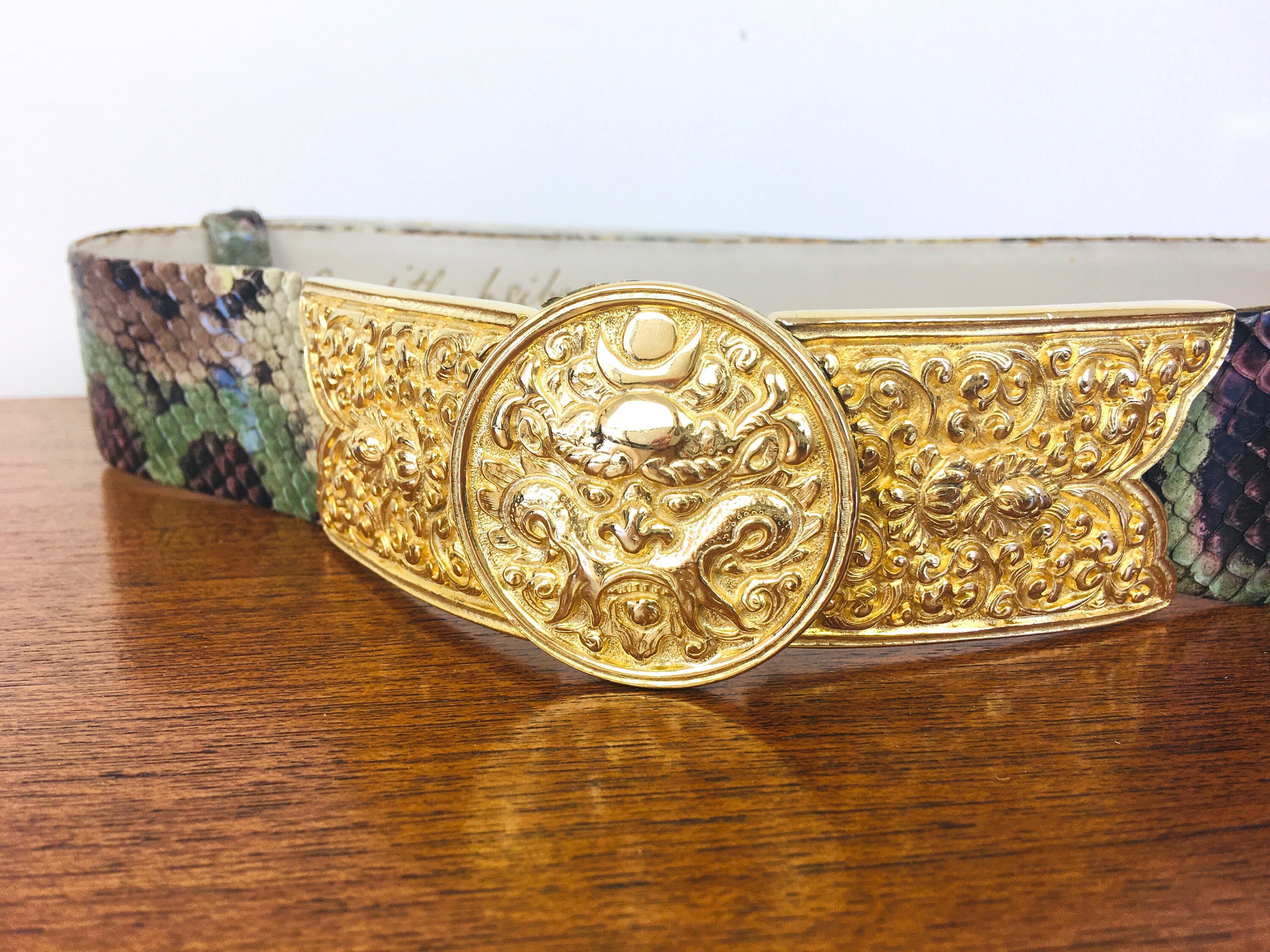 1980\'s Vintage Judith Leiber Gold Metal Lion Buckle Stretch Belt JUDITH LEIBER RARE VTG BRASS FOO DOGS 6.5” DBL BUCKLE ON  main image 3
