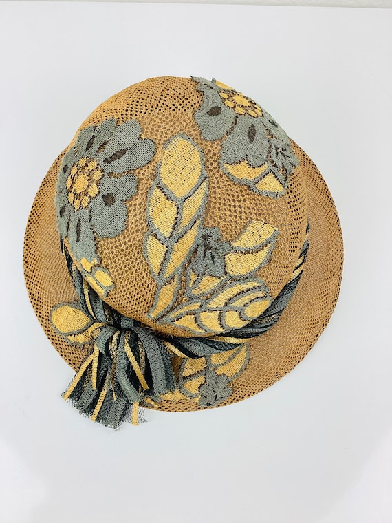 Vintage 1970s JANICE WAINWRIGHT Lace Applique Hat - image 2