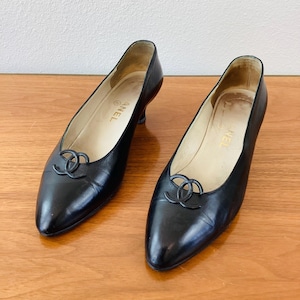 希少✨CHANEL Classic Leather Pumps 90s CHANEL Black Patent Leather Classic CC Logo Pumps Authentic