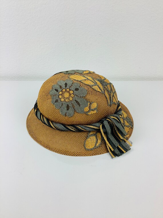 Vintage 1970s JANICE WAINWRIGHT Lace Applique Hat - image 3