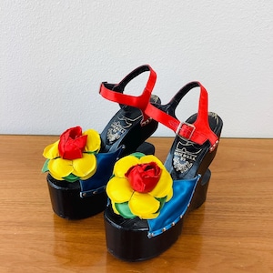 Vintage 1970s SCULPTURAL WOOD Heel PLATFORMS Sabot Kimel Sky High 5.5 Wood Heel Satin Flower Platform Heels