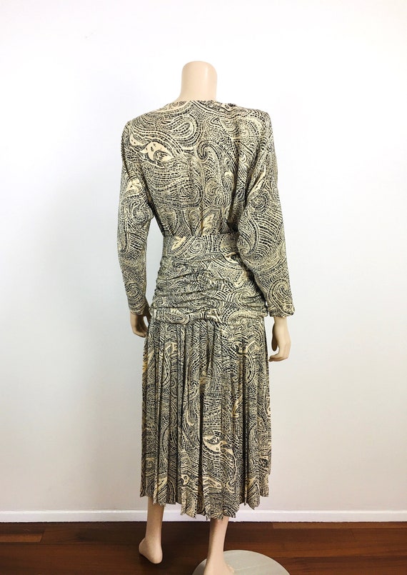 Vintage 1980s PAISLEY Print PLEATED SILK Tan & Bl… - image 8