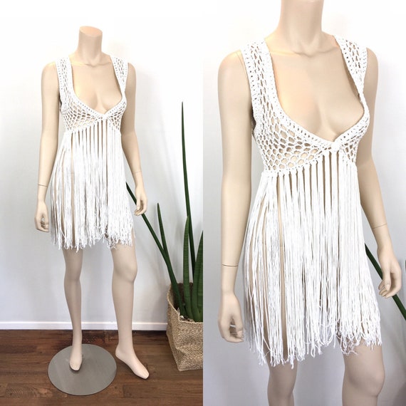1970s Vintage WHITE CROCHET & FRINGE Vest Top / Hi
