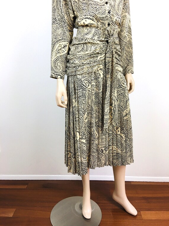 Vintage 1980s PAISLEY Print PLEATED SILK Tan & Bl… - image 7