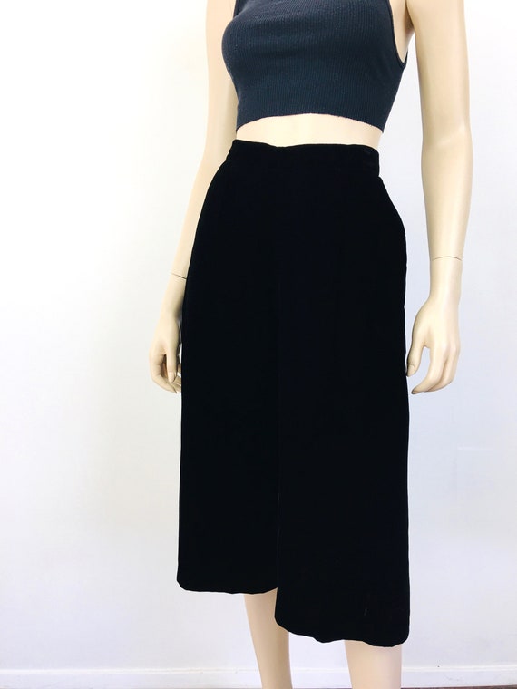 Vintage 1970s BLACK VELVET Wide Leg CULOTTES Pala… - image 4