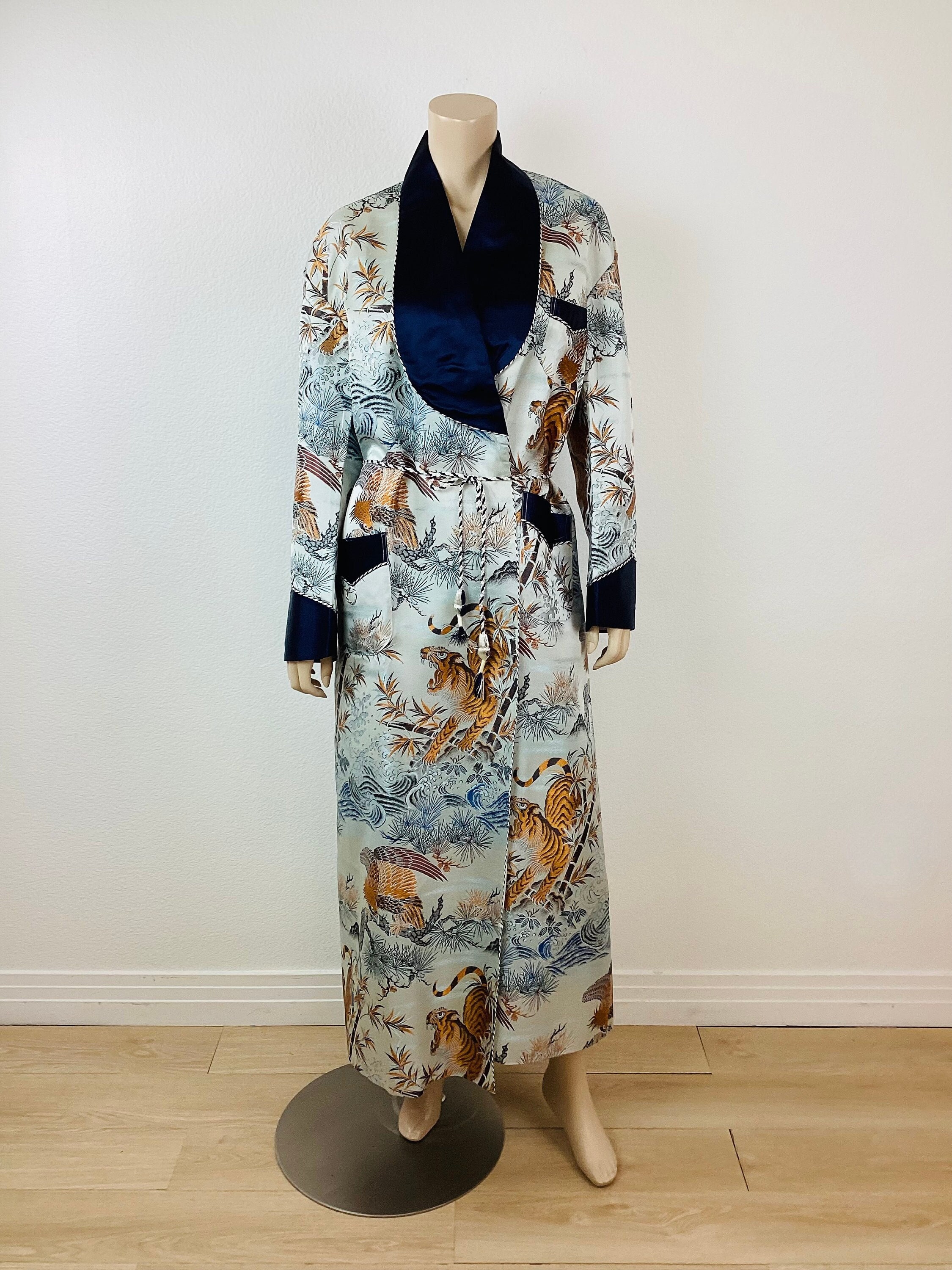 じ*ん様 1900s silk satin smoking jacket 1920s Satin is Your Second Skin Robe | Vintage 20s Pink