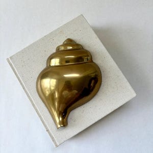 Vintage Brass Shell Wall Hanging, Seashell, Hollywood Regency, Coffee Table Decor, Lake House, Beach, Coastal, Nautical, Brass Wall Decor