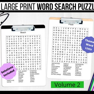 Pu&ograve; includere: Due clipboard con cruciverba. La clipboard superiore ha il titolo "Pizza" e la clipboard inferiore ha il titolo "Spiaggia". Entrambe le clipboard hanno un elenco di parole da trovare nel cruciverba. Il testo "Liste di parole a tema" &egrave; su un adesivo circolare viola sul lato destro dell'immagine. Il testo "Volume 2" &egrave; su un rettangolo verde nella parte inferiore dell'immagine.