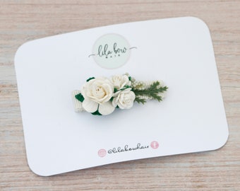 Ivoorkleurige haarclip met bloemen: accessoire voor bruiloft bloemenmeisje