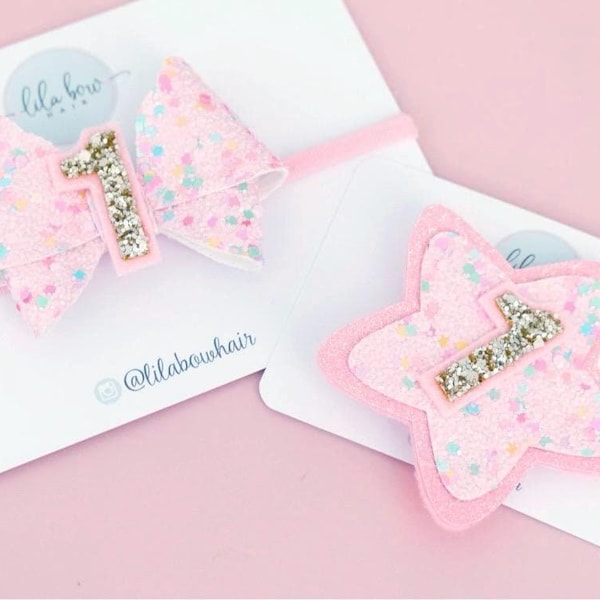 Conjunto de lazo y placa de cumpleaños con purpurina y confeti rosa - Traje para primer cumpleaños