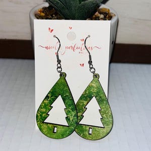 Christmas Tree earrings, tree earrings, Xmas earrings, wooden earrings, stocking stuffers, Christmas present, for mom, gift for girls, Green