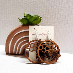Boucles d&#39;oreilles abeille, Boucles d&#39;oreilles abeille en bois, Grandes boucles d&#39;oreilles, Boucles d&#39;oreilles bourdon, Boucles d&#39;oreilles artisanales, Hypoallergénique, Boucles d&#39;oreilles cercle, Nids d&#39;abeilles